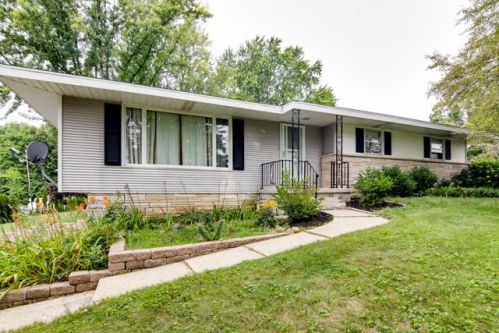 887 Prospect Dr, Kewaskum WI  53040-9396 exterior