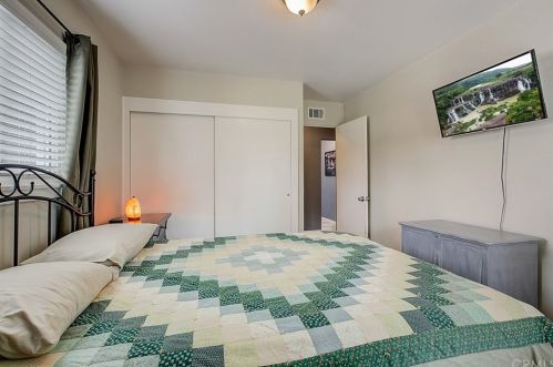 5974 Boone Ct, Riverside CA  92506-1721 exterior