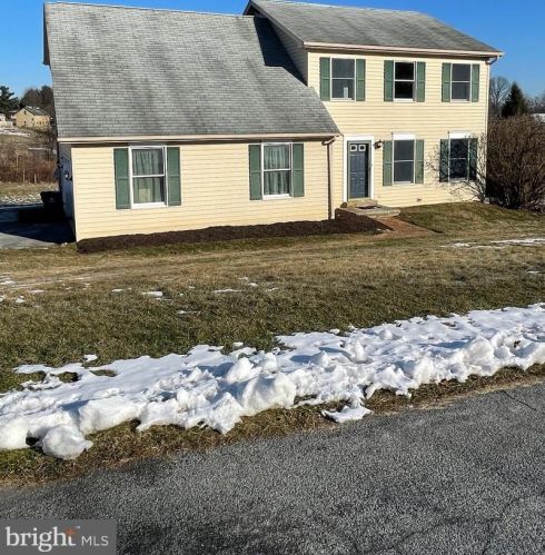 5867 Thistle Dr, Beartown, PA 17555-9451