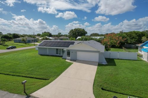492 Doreen St, Fort Pierce, FL 34983-1814