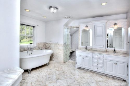 18 Silver Brook Rd, Westport CT  06880-1523 exterior