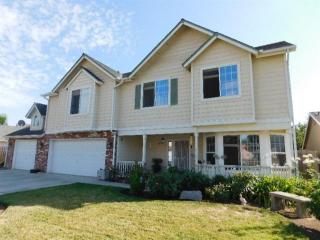 5681 Corona Ave, Fresno, CA 93722-3057