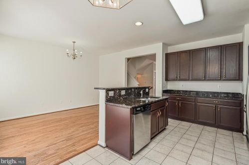 2617 Logan Wood Dr, Herndon VA 20171-4367 exterior