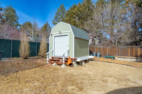 209 Gilroy Dr, Big Bear City CA  92314-9683 exterior