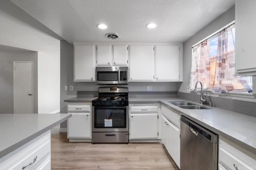 1314 Franklin Ave, Lancaster CA  93535-4269 exterior