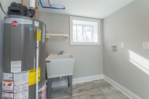 18 Clover Pl, Dover NJ 07803-3103 exterior