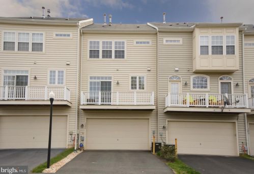 7026 Little Thames Dr, Gainesville VA  20155-4009 exterior