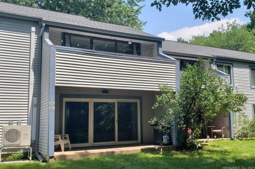 161 Candlewood Dr, Wapping, CT 06074-2613