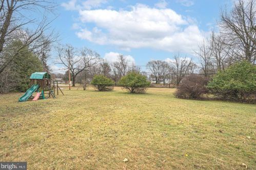 123 Maple Ave, Willow Grove PA  19090-2902 exterior