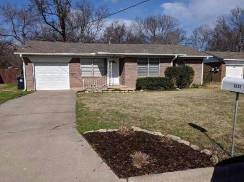 1211 Dover St, Denton, TX 76209-1226