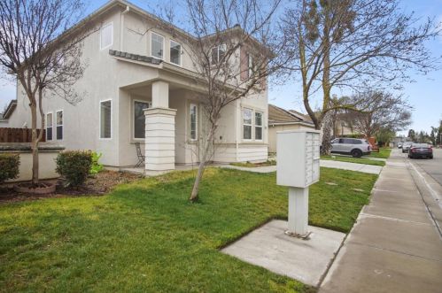 5812 Homewood Way, Riverbank CA  95367-9550 exterior