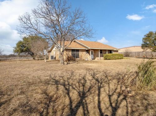 1008 Highland Rd, Cleburne, TX 76033-8615
