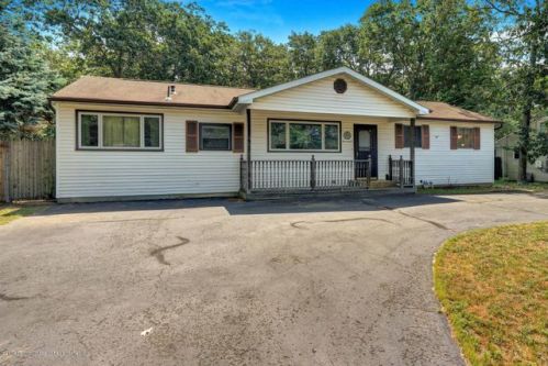 17 Herborn Ave, Bricktown, NJ 08724-7112