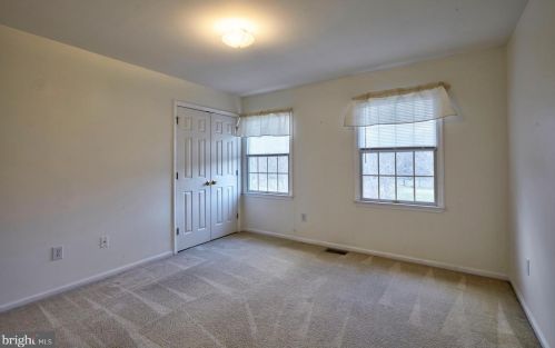 4 Millennium Dr, Columbus NJ  08022-2250 exterior