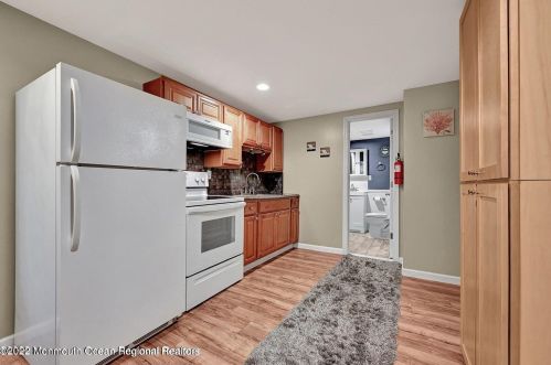 239 Hiering Ave, Pelican Island NJ  08751-1703 exterior