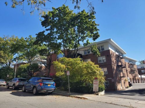 200 Middle Neck Rd, Great Neck NY  11021-1107 exterior