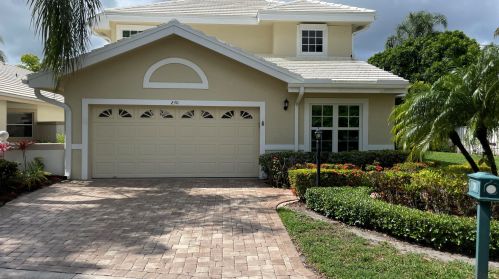 230 Canterbury Dr, West Palm Beach, FL 33418-7177
