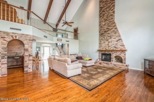 1221 Sand Pine Cir, Titusville, FL 32796-3634
