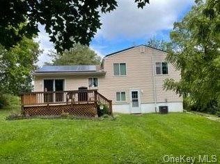 66 Riverview Dr, Fishkill, NY 12524-1443