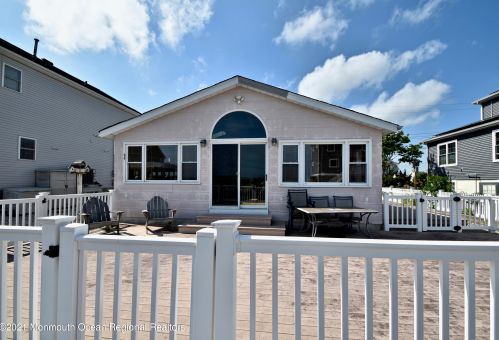 258 Teakwood Dr, Berkeley Township NJ  08721-3122 exterior