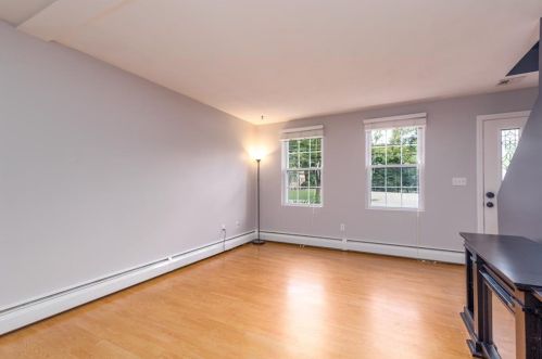 329 Commonwealth Ave, Warwick RI  02886-2756 exterior