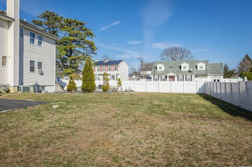 165 Cecil Ave, Bayshore, NY 11706-1145