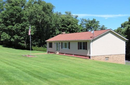 495 Glendale Rd, Beaver Falls, PA 15010-8524