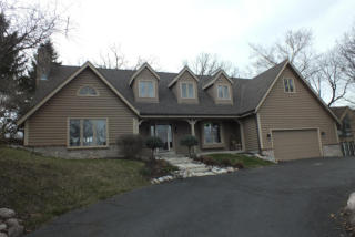 2220 Woodfield Cir, Waukesha, WI 53188-4716