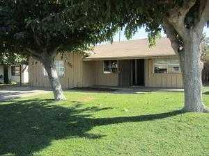 10085 Libbie Ln, Hanford, CA 93230-6412