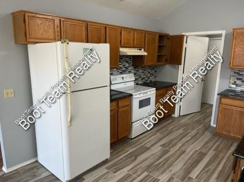 1204 Windy Meadows Dr, Burleson TX  76028-2571 exterior