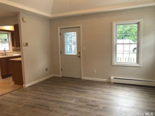 364 Vanderbilt Blvd, Oakdale NY  11769-2038 exterior