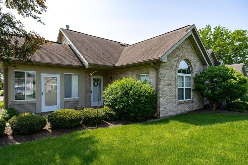3024 Willow Run Cir, Enon, OH 45323-9789