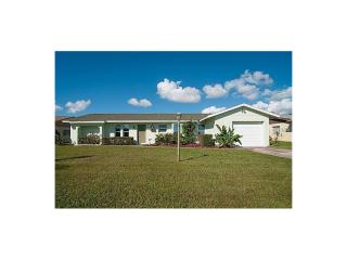 1111 Southern Pine Ln, Sarasota, FL 34243-1739
