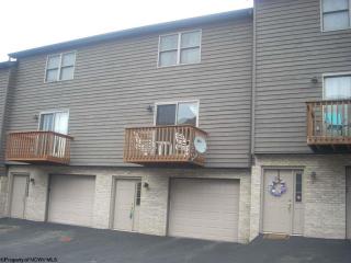 6 Sunridge Dr, Morgantown, WV 26505-3526