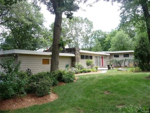 28 Westerly Ln, Thornwood, NY 10594-1810