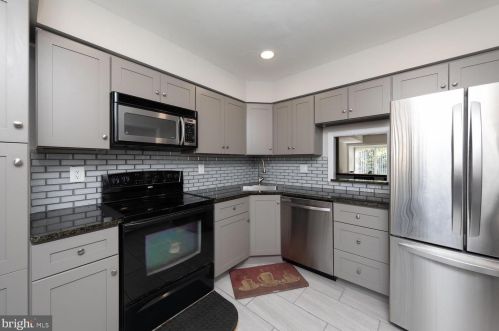 51 Twin Brooks Dr, Willow Grove, PA 19090-3903