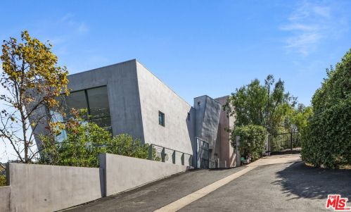 3596 Woodhill Canyon Rd, North Hollywood, CA 91604-3656