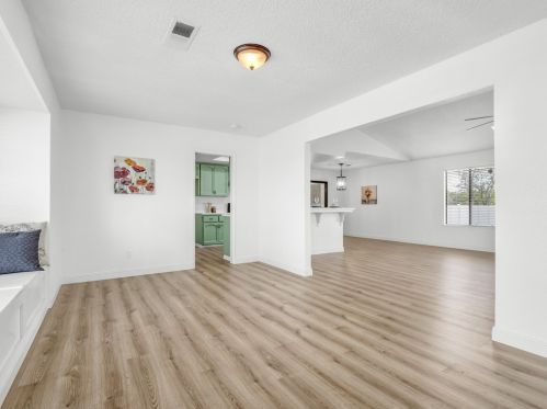 855 Mount Whitney Ave, Laton CA  93242-9724 exterior