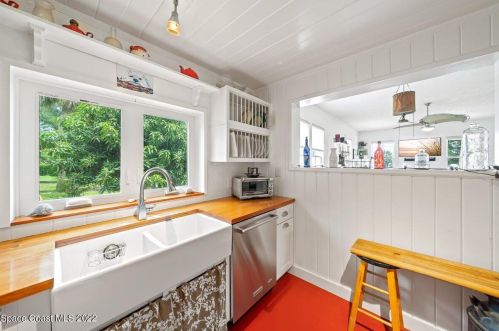 2915 Indian Riv Dr, Cocoa FL 32922-6607 exterior