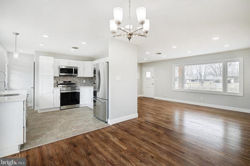 19 Locust Cir, Navy Sup Dpt PA  17050-3192 exterior