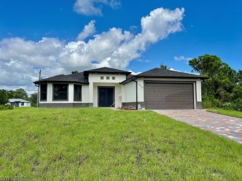 5218 2nd St, Lehigh Acres, FL 33971-1526