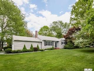 257 Maple Ave, Smithtown, NY 11787-4516