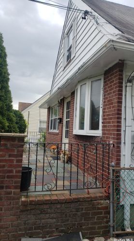 1011 7th St, New Hyde Park, NY 11040-3034