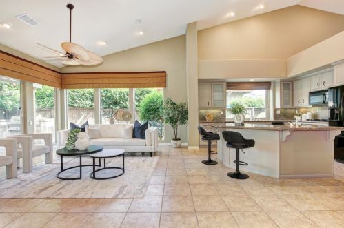 1000 Souza Dr, Folsom CA  95762-7550 exterior