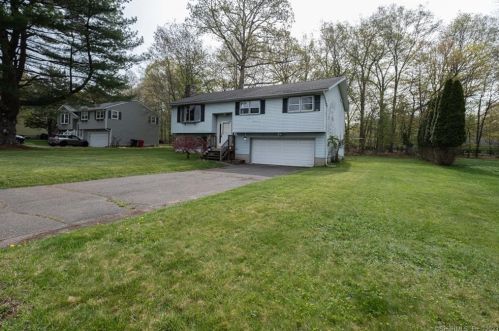 38 Pieper Dr, Wallingford CT  06492-2016 exterior