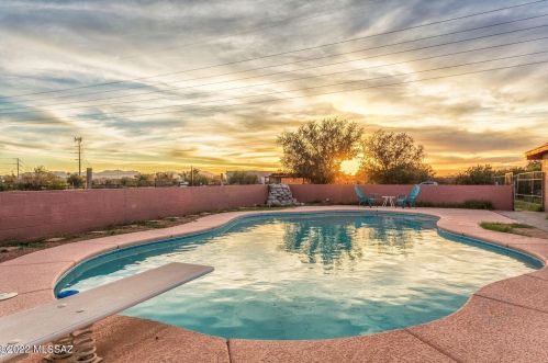 1361 Newton Dr, Tucson, AZ 85704-3531