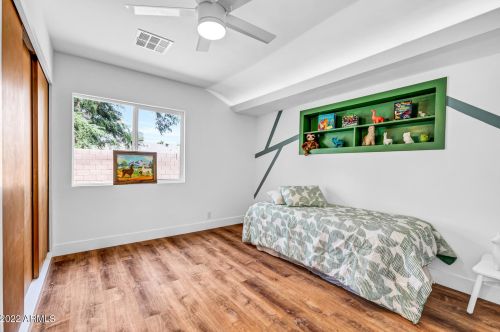 1111 Bethany Home Rd, Phoenix AZ  85014-2229 exterior