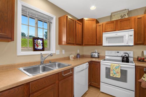 317 Grant St, Holmen, WI 54636-8614