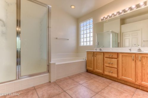 2001 Flying Q Ln, Tucson AZ  85713-6726 exterior