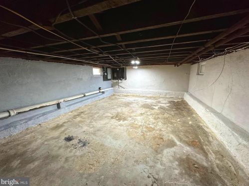 7521 River Rd, Camden NJ  08110-3422 exterior